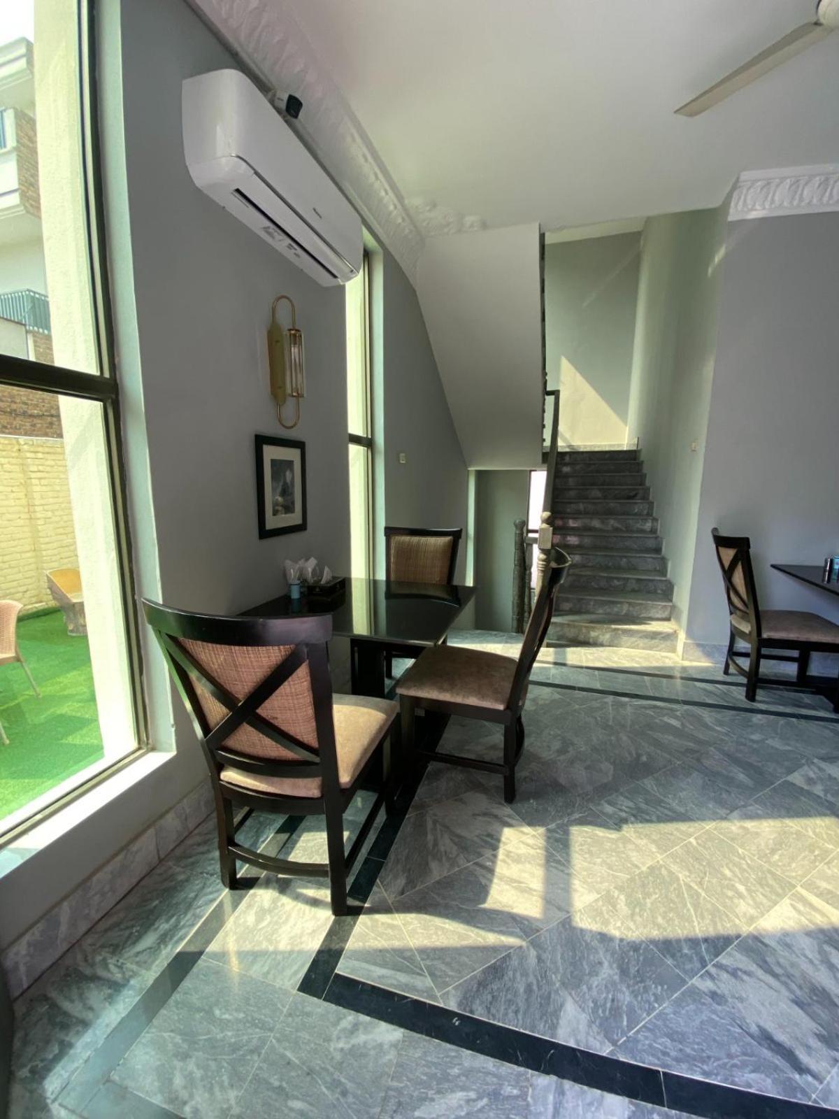 Vip Express Hotel เปชาวาร์ ภายนอก รูปภาพ