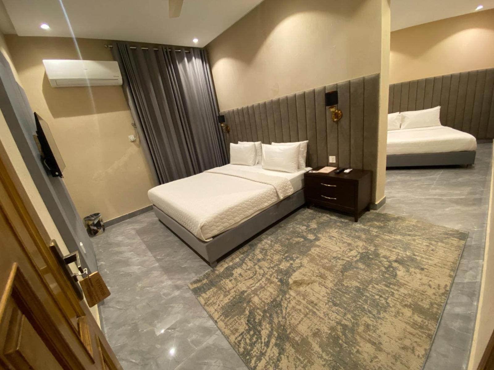 Vip Express Hotel เปชาวาร์ ภายนอก รูปภาพ
