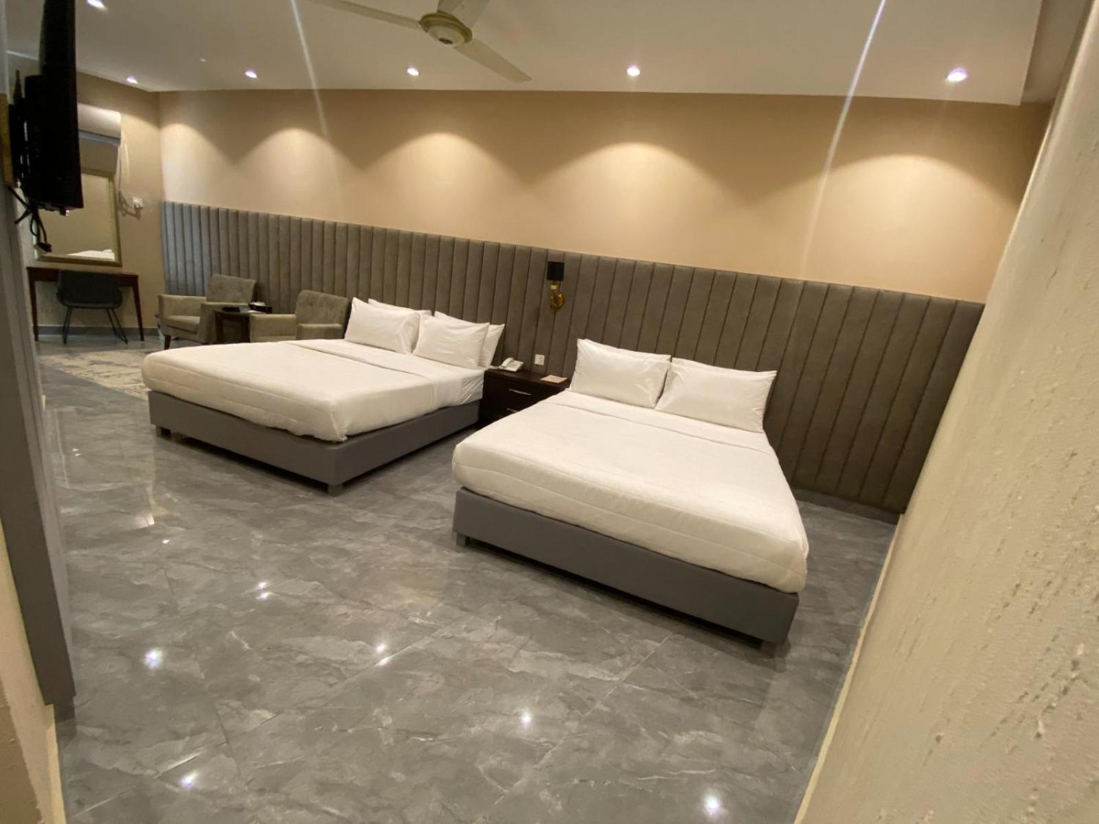 Vip Express Hotel เปชาวาร์ ภายนอก รูปภาพ