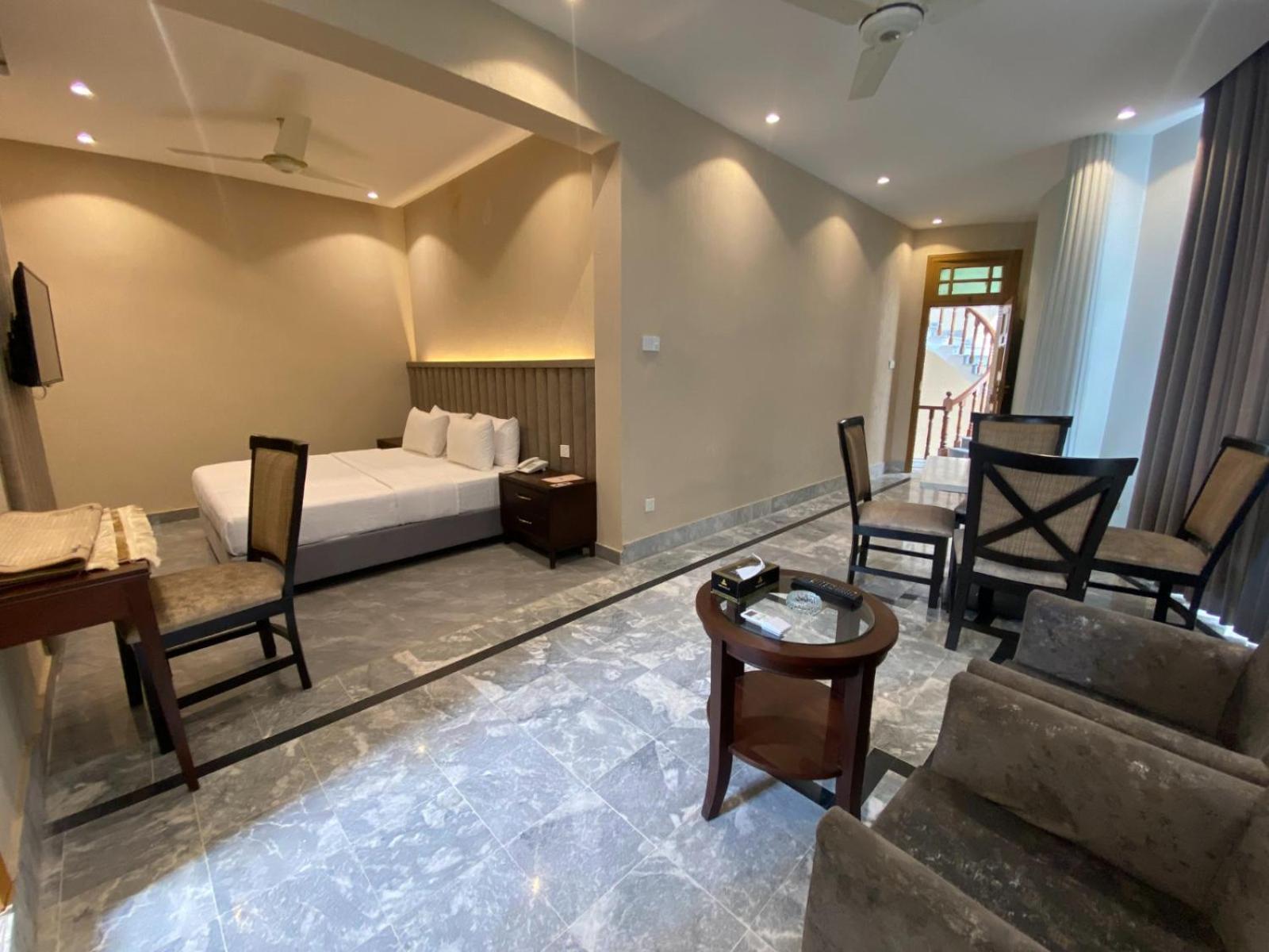 Vip Express Hotel เปชาวาร์ ภายนอก รูปภาพ