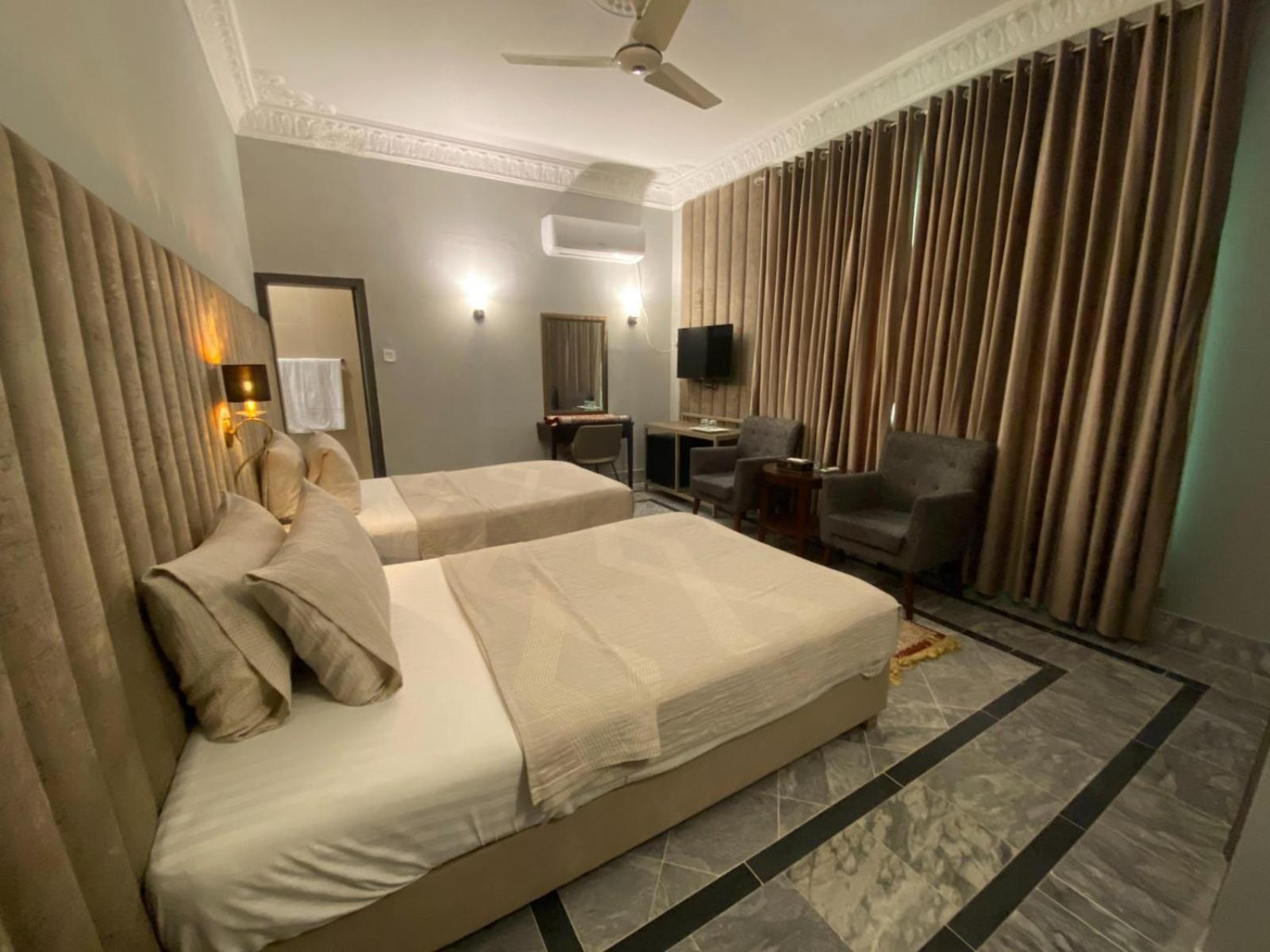 Vip Express Hotel เปชาวาร์ ภายนอก รูปภาพ